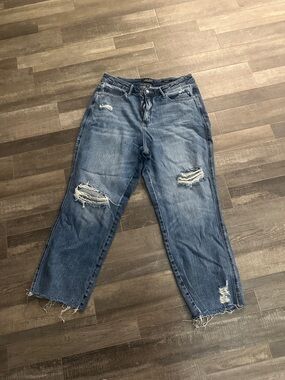 Judy Blue Washed Blue Boyfriend Jeans with Distressed Knees